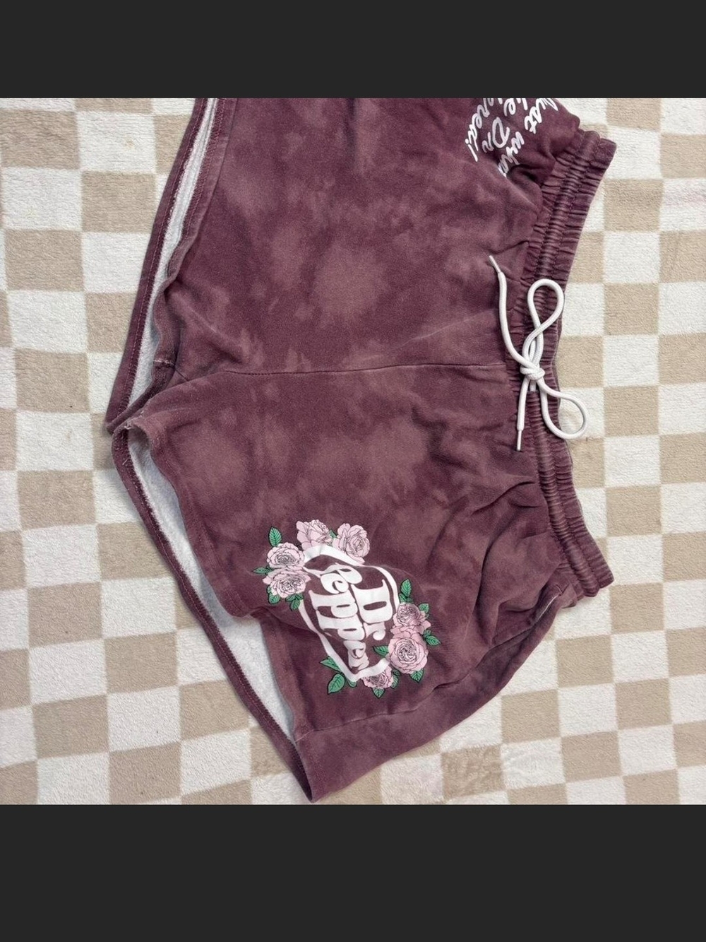 Vintage-Inspired Mauve Floral Graphic Women’s Shorts